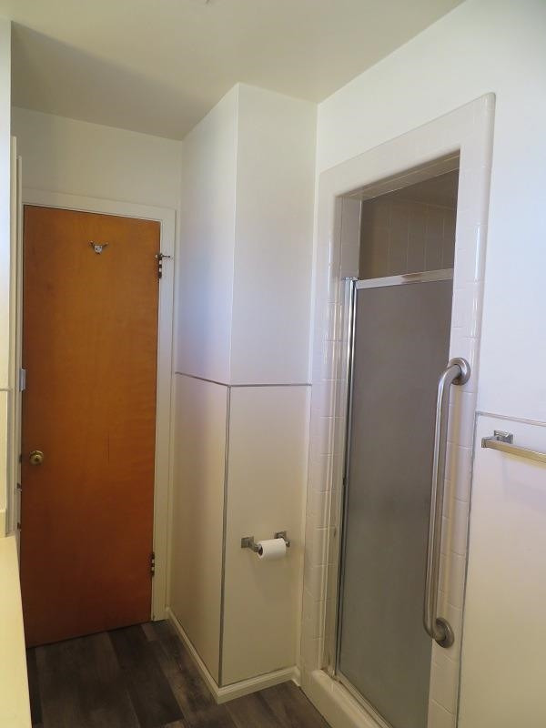 3405 37th Street Lubbock, TX 79413 - Photo 15 of 24 a bathroom with a bathtub