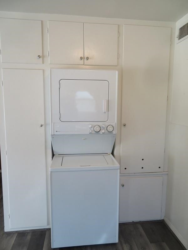 3405 37th Street Lubbock, TX 79413 - Photo 10 of 24 a utility room with dryer and washer