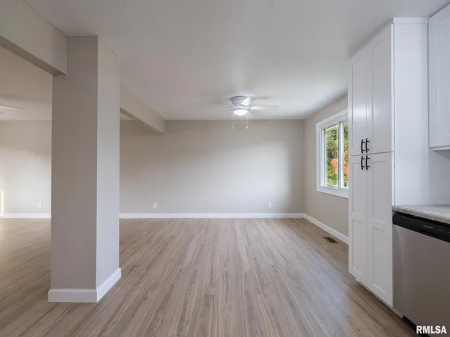 $259,900 | 2922 West Larchmont Lane, Peoria, IL 61615