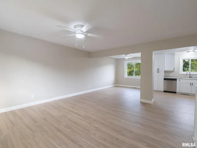 $259,900 | 2922 West Larchmont Lane, Peoria, IL 61615