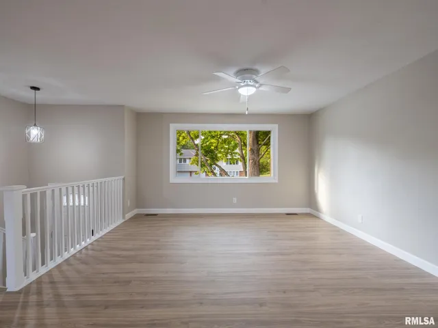 $259,900 | 2922 West Larchmont Lane, Peoria, IL 61615