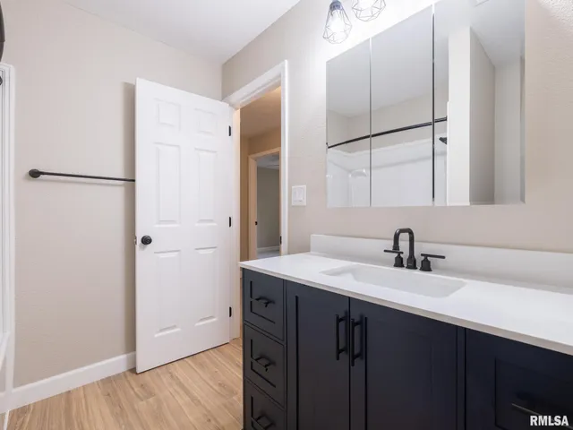 $259,900 | 2922 West Larchmont Lane, Peoria, IL 61615