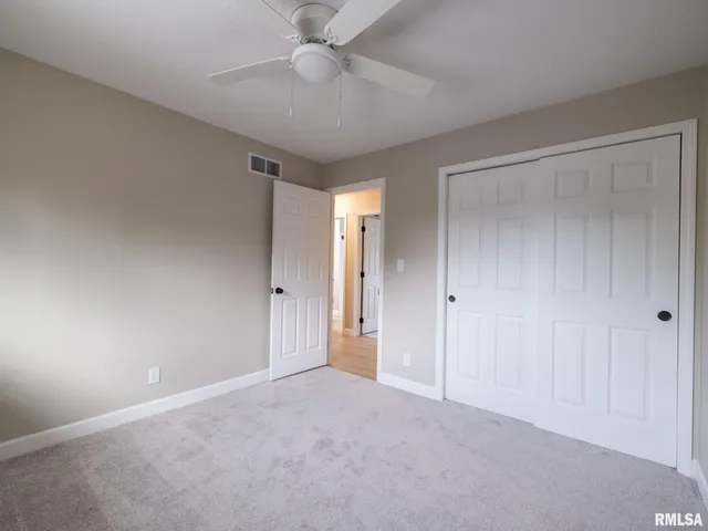 $259,900 | 2922 West Larchmont Lane, Peoria, IL 61615