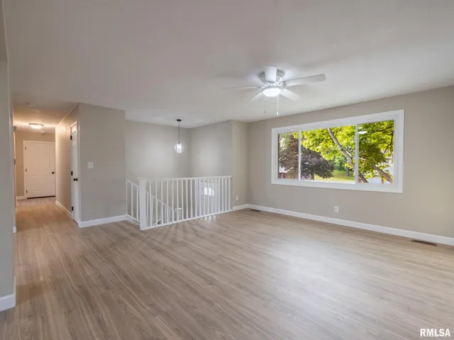 $259,900 | 2922 West Larchmont Lane, Peoria, IL 61615