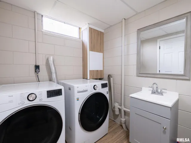 $259,900 | 2922 West Larchmont Lane, Peoria, IL 61615