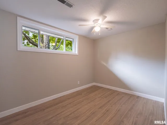 $259,900 | 2922 West Larchmont Lane, Peoria, IL 61615