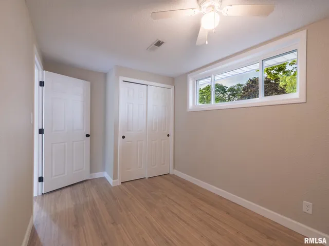 $259,900 | 2922 West Larchmont Lane, Peoria, IL 61615