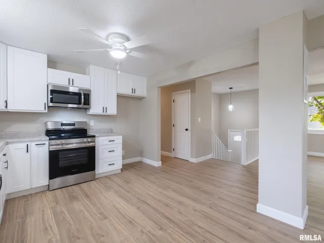 $259,900 | 2922 West Larchmont Lane, Peoria, IL 61615