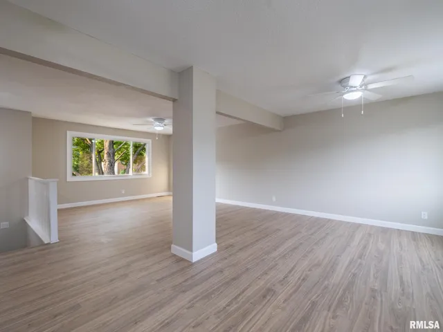 $259,900 | 2922 West Larchmont Lane, Peoria, IL 61615