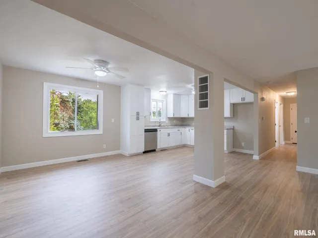 $259,900 | 2922 West Larchmont Lane, Peoria, IL 61615