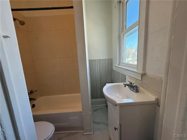 $1,100 | 303 Griffiths Street, Unit 3, Syracuse, NY 13208