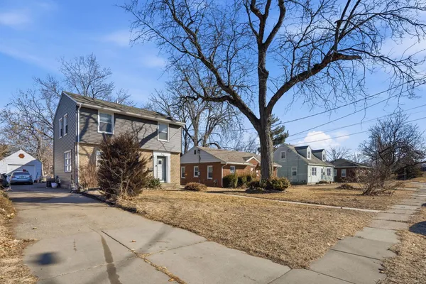 $220,000 | 1228 East Dover Court, Davenport, IA 52803