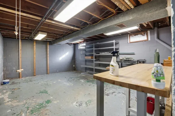 $220,000 | 1228 East Dover Court, Davenport, IA 52803