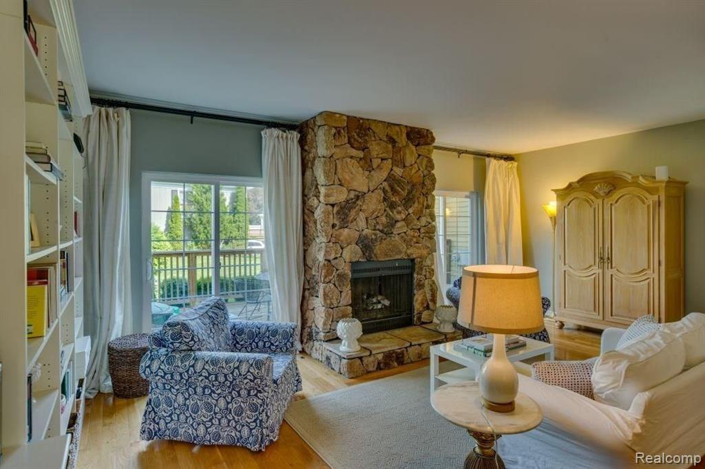 1402 Crescent Lane, Unit 330 Rochester Hills, MI 48306 - Photo 5 of 32