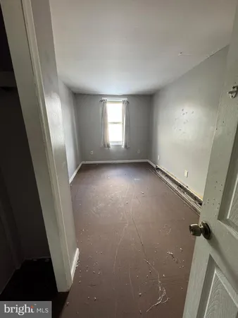 a view of empty room with window