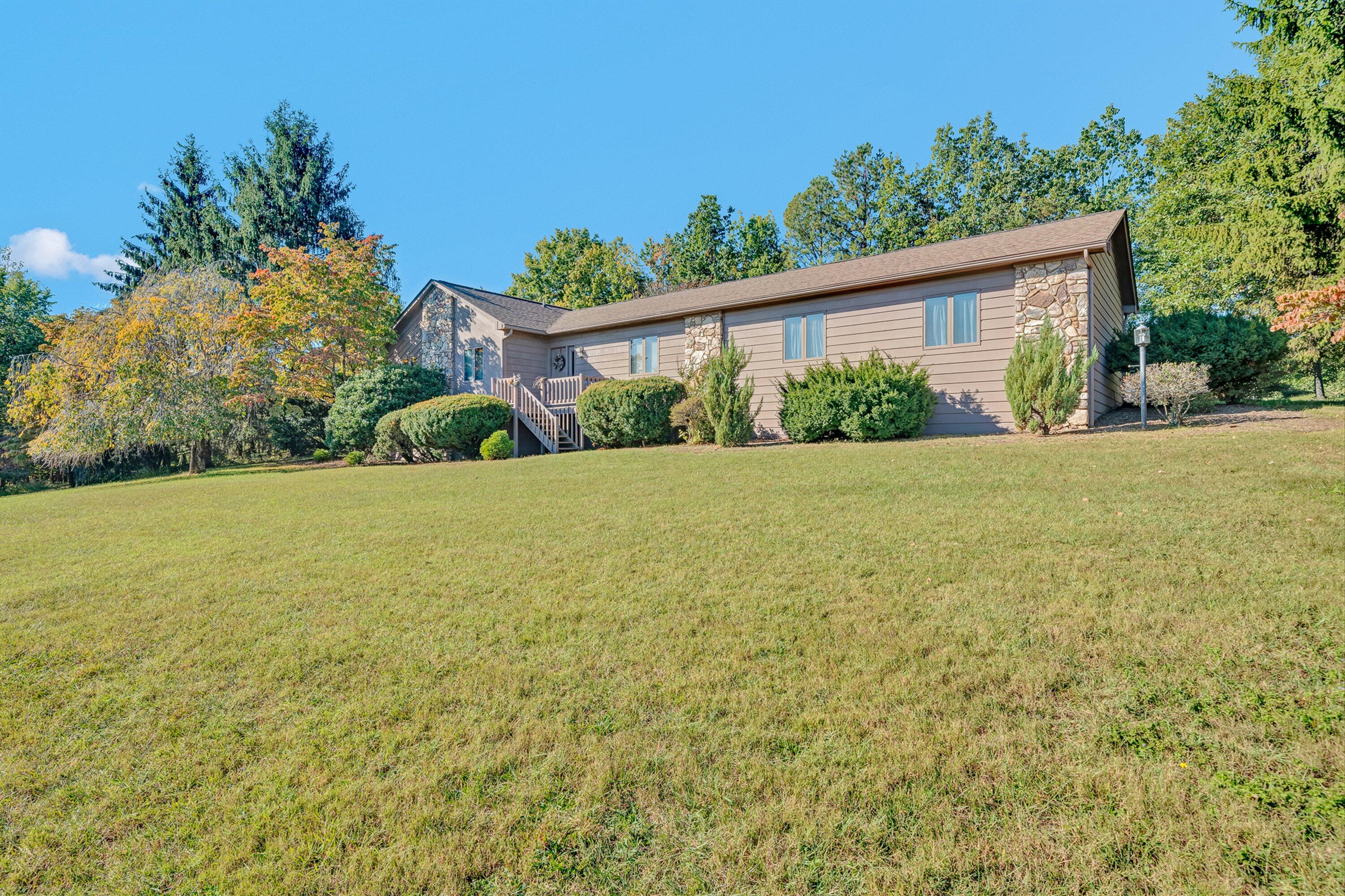 311 Foxcroft Drive Blue Ridge, VA 24064 - Photo 2 of 46 02-VM-02751