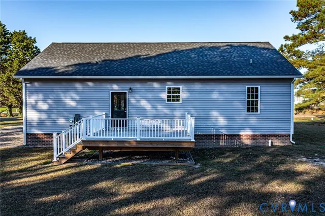 a front view of house with yard