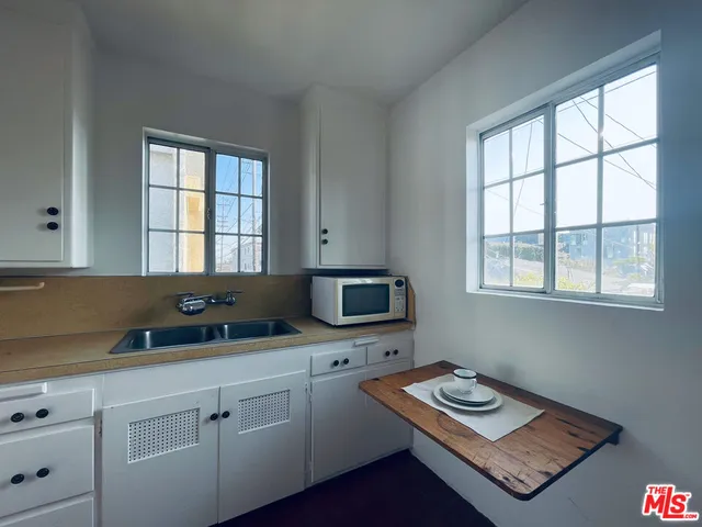 $2,000 | 2016 20th Street, Unit B, Santa Monica, CA 90404