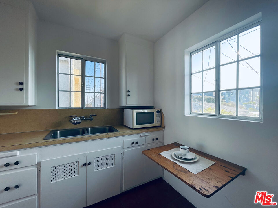 2016 20th Street, Unit B Santa Monica, CA 90404 - Photo 11 of 19