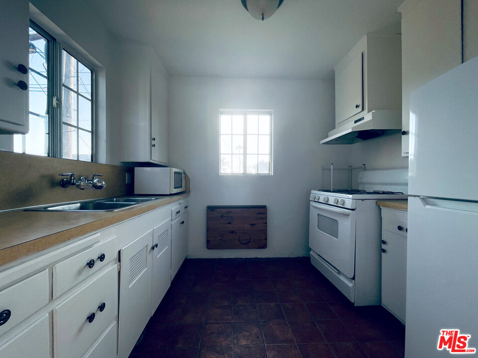 2016 20th Street, Unit B Santa Monica, CA 90404 - Photo 9 of 19