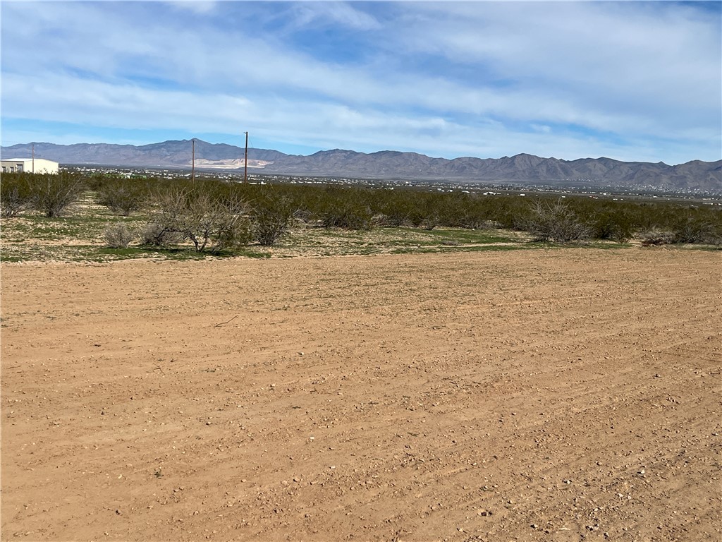 2034 South Cordes Road Golden Valley, AZ 86413 - Photo 6 of 17 View Looking to the South East from Near Center of Cleared Pad at 2034 S Cordes Rd with Hualapai Mtns in the Background