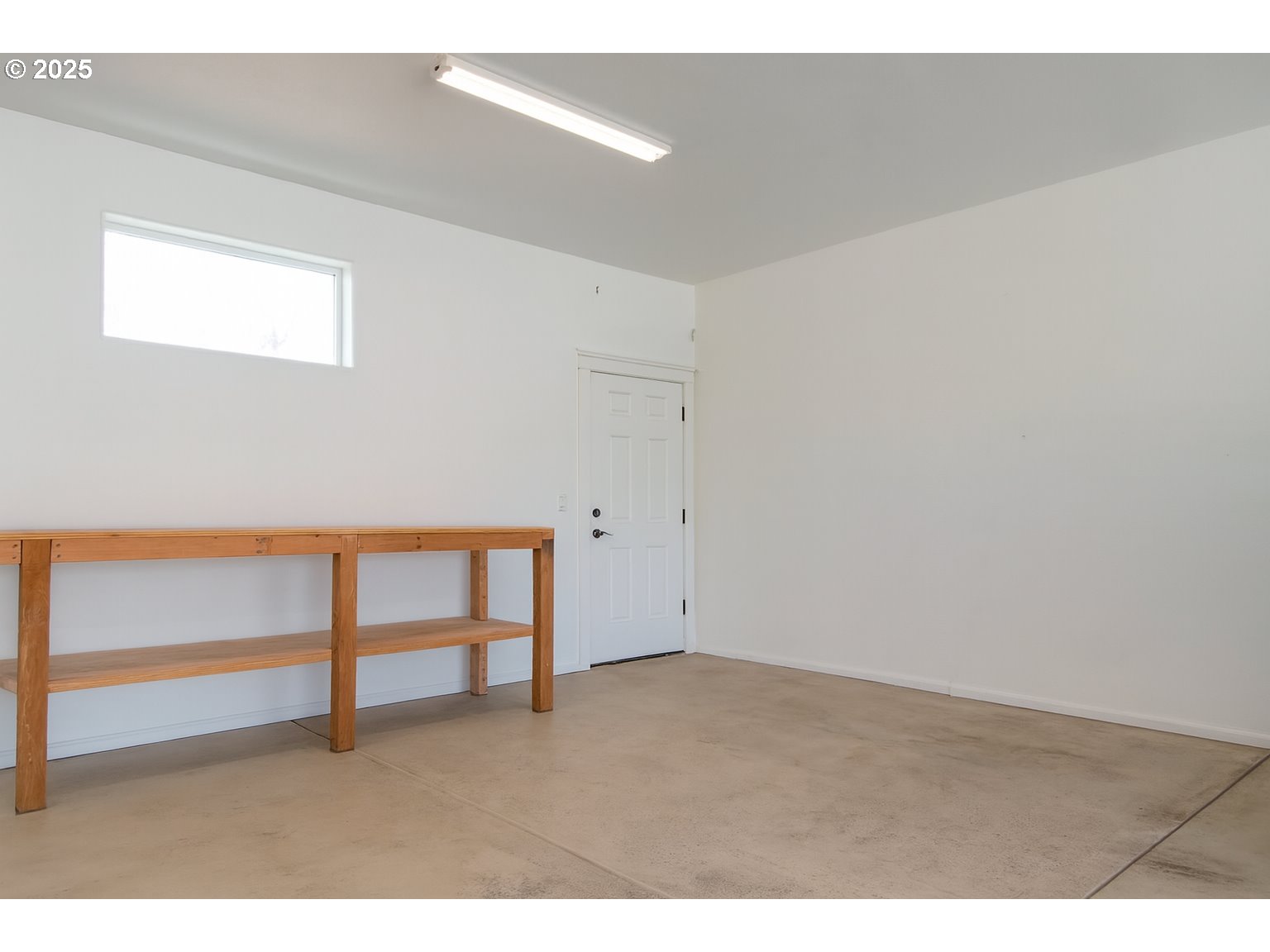 112 Summit View Avenue Southeast Salem, OR 97306 - Photo 31 of 47 a view of an empty room