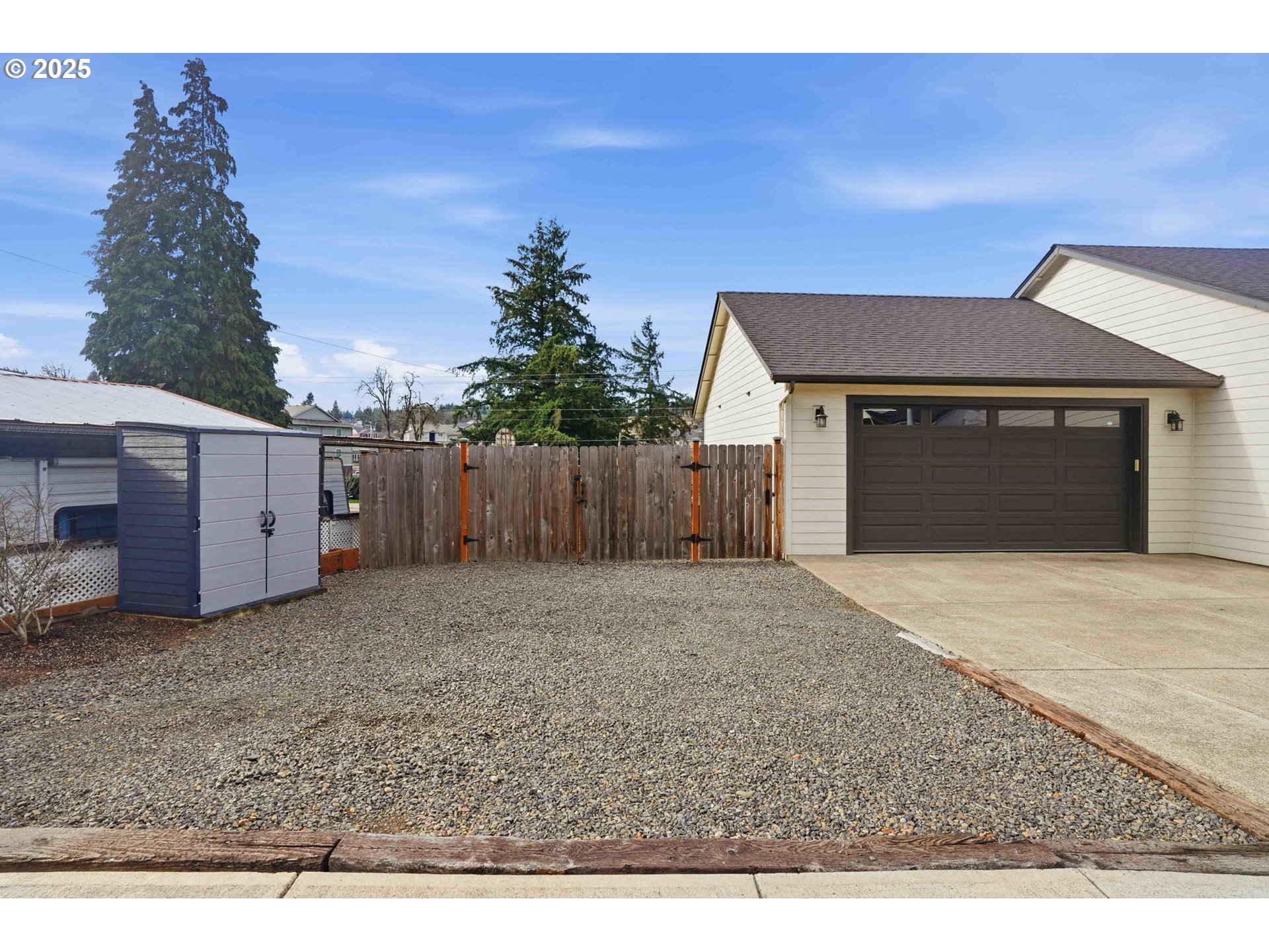 112 Summit View Avenue Southeast Salem, OR 97306 - Photo 33 of 47 a view of a backyard