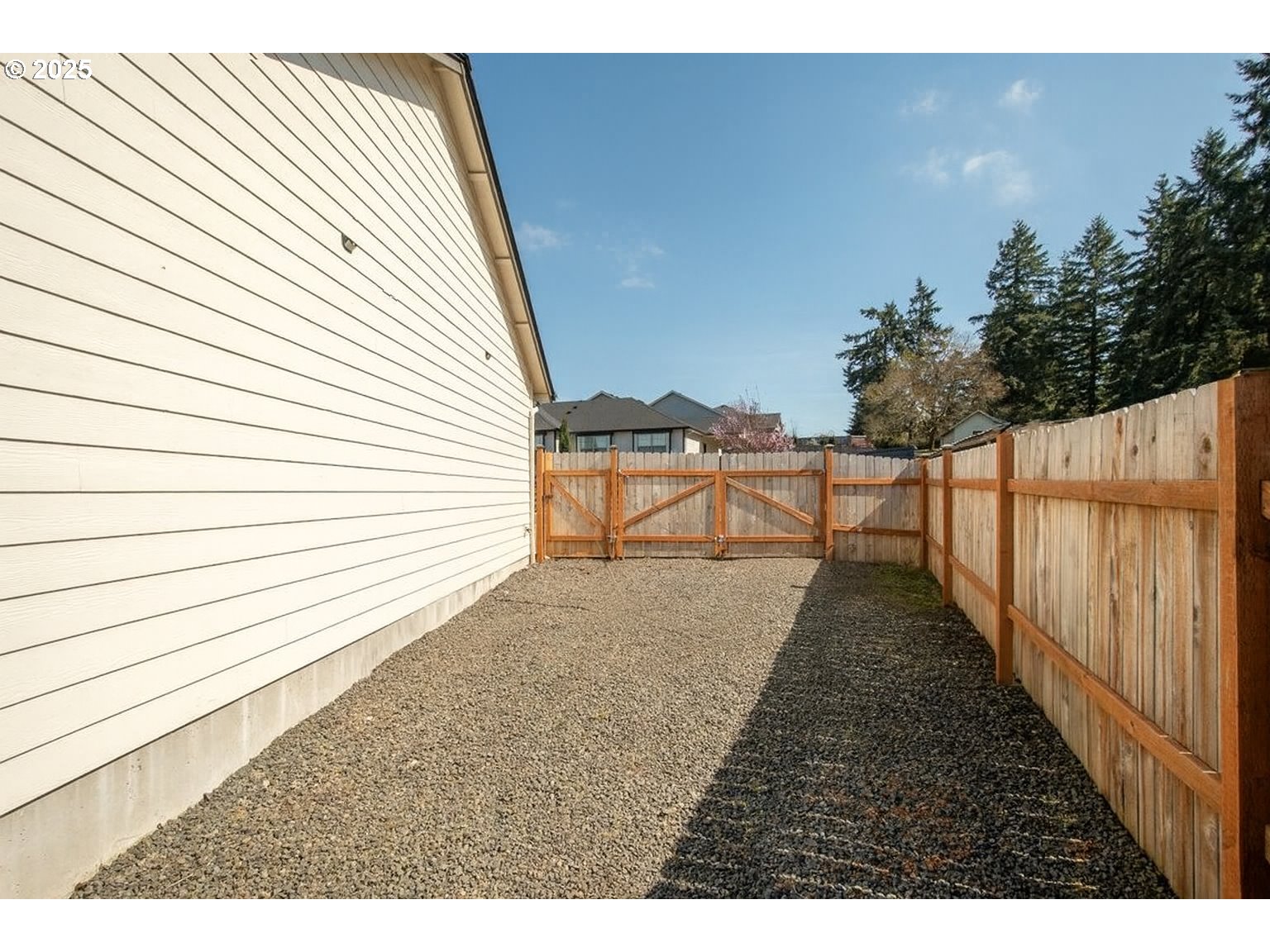 112 Summit View Avenue Southeast Salem, OR 97306 - Photo 36 of 47 a view of a terrace with wooden fence