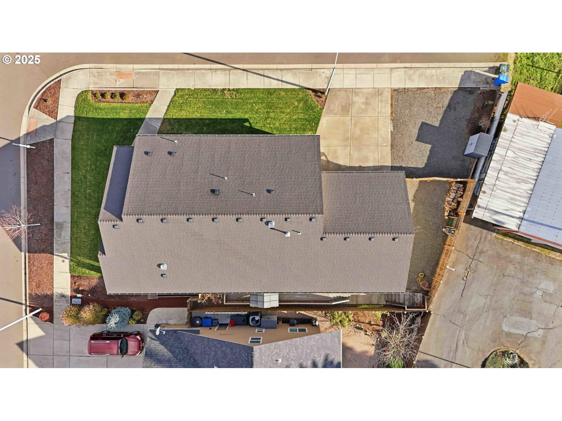 112 Summit View Avenue Southeast Salem, OR 97306 - Photo 43 of 47 an aerial view of houses with outdoor space