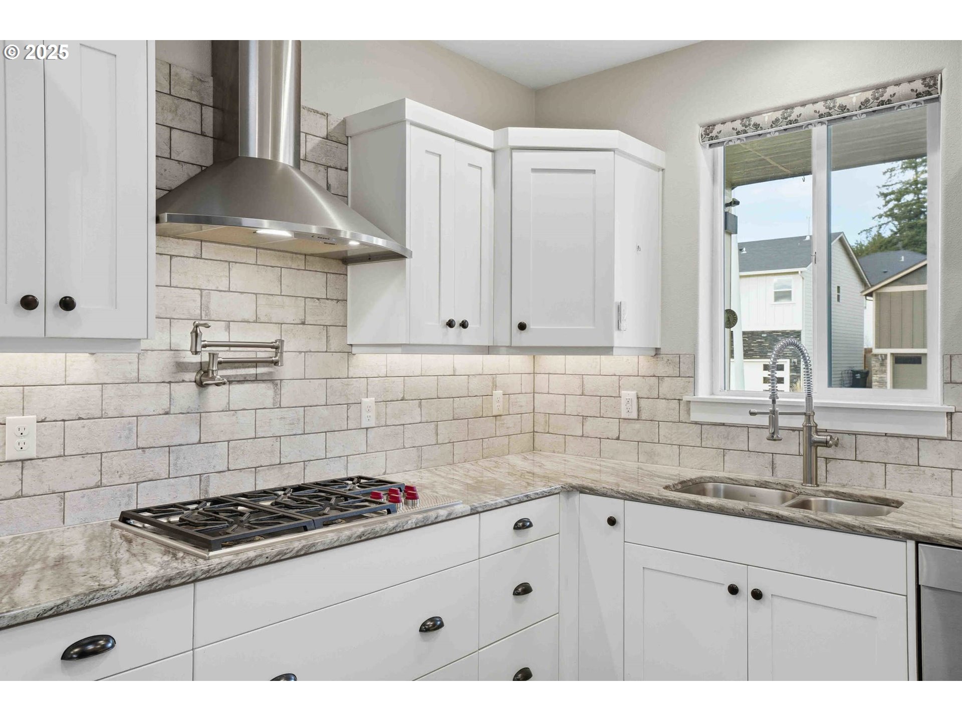 112 Summit View Avenue Southeast Salem, OR 97306 - Photo 10 of 47 a kitchen with a sink a stove and cabinets