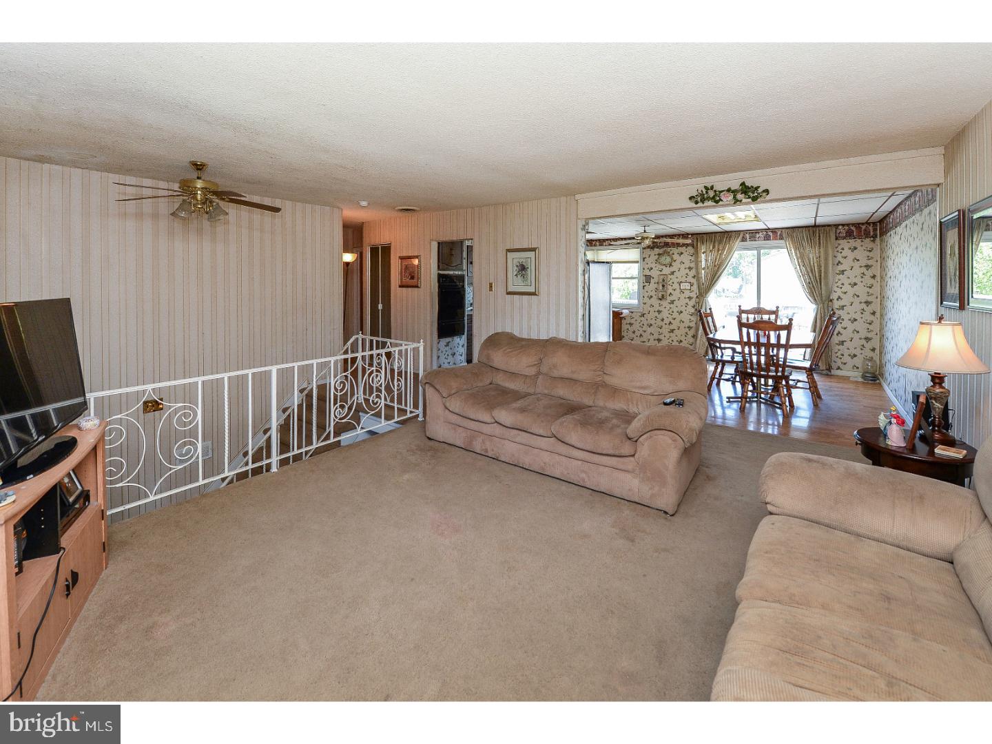520 Fordham Road Woodbury Heights, NJ 08097 - Photo 4 of 25 Living Room