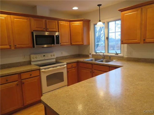 $399,900 | 47 Janet Terrace, New Hartford, NY 13413