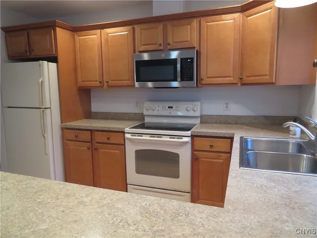 $399,900 | 47 Janet Terrace, New Hartford, NY 13413