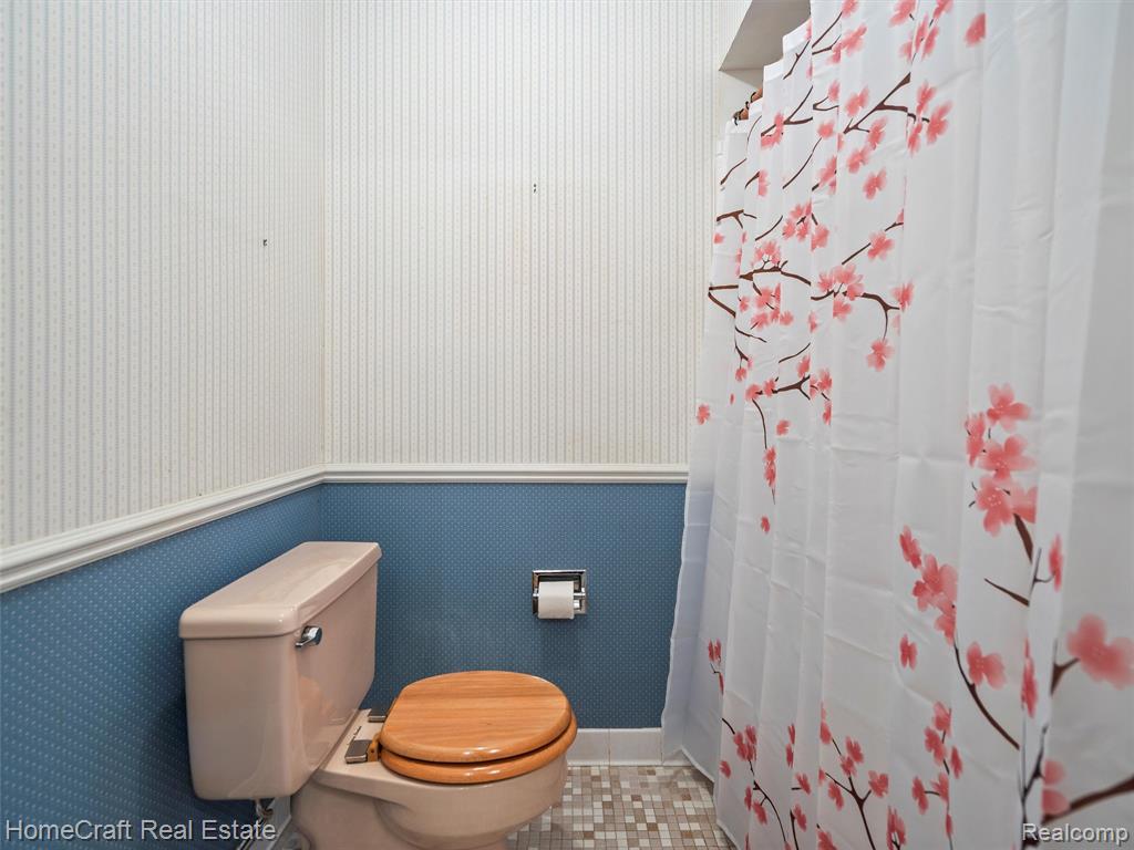 28210 Ridgebrook Road Farmington Hills, MI 48334 - Photo 18 of 42