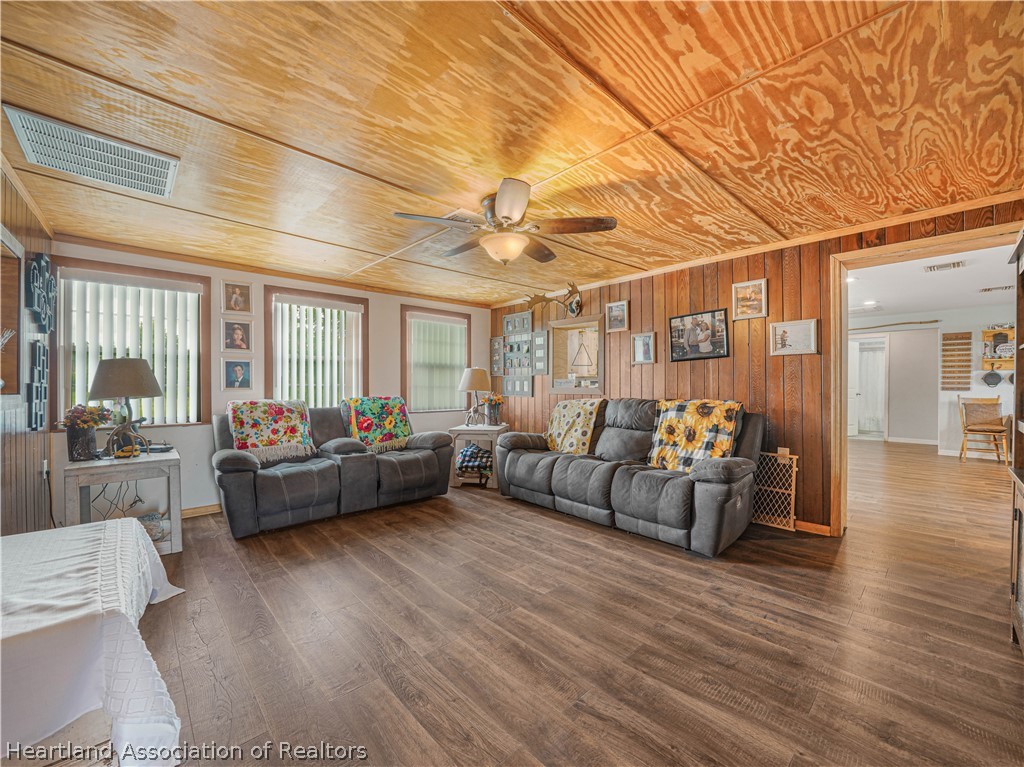 702 Lake Branch Road Bowling Green, FL 33834 - Photo 12 of 33