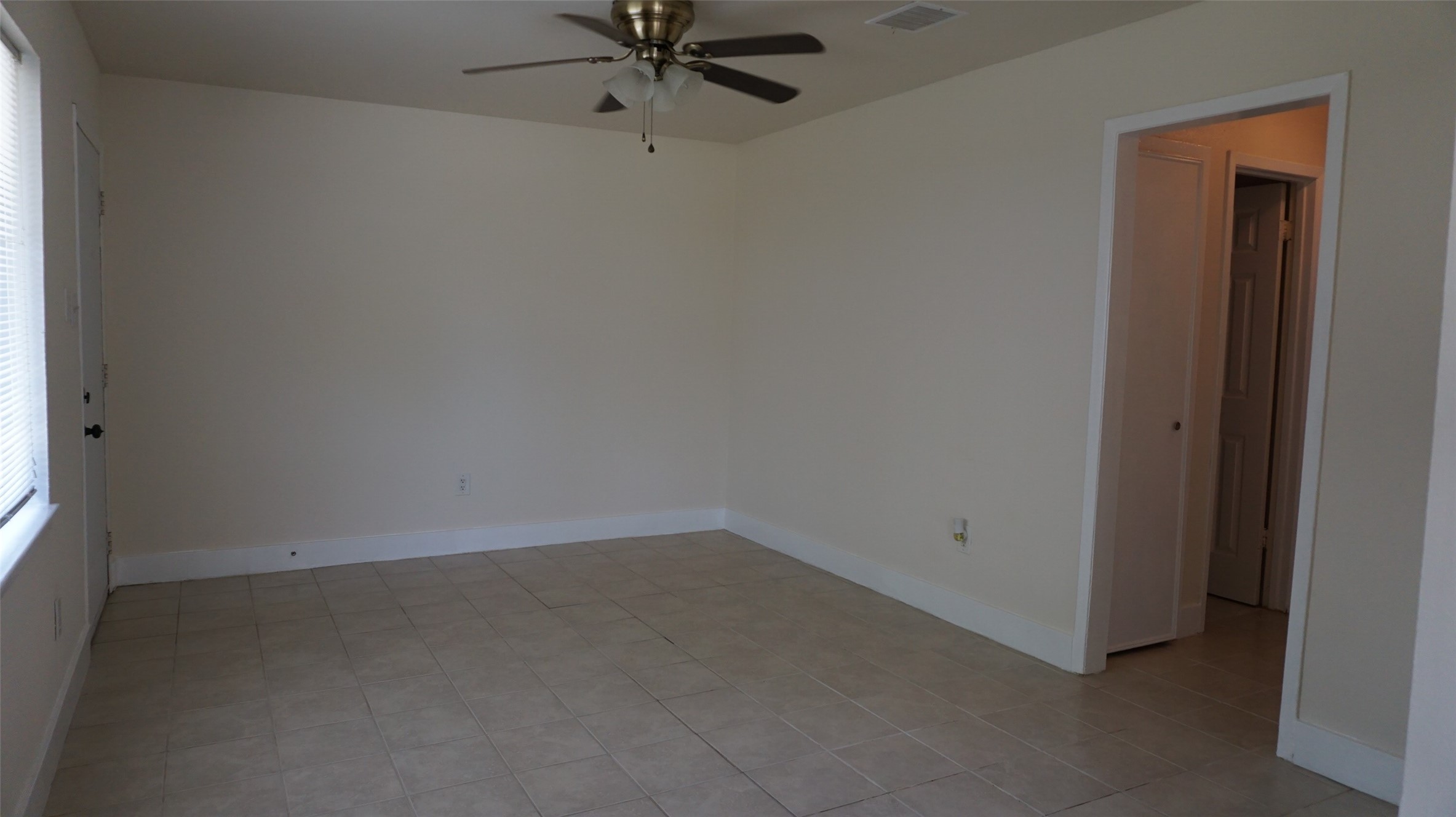 604 Wilson Road, Unit 5 Humble, TX 77338 - Photo 8 of 21 Gallery Image 8