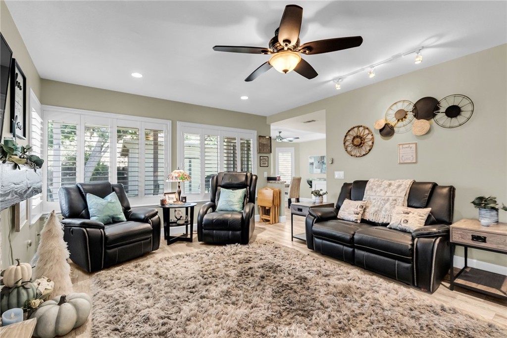 11322 Breithorn Court Riverside, CA 92503 - Photo 14 of 41