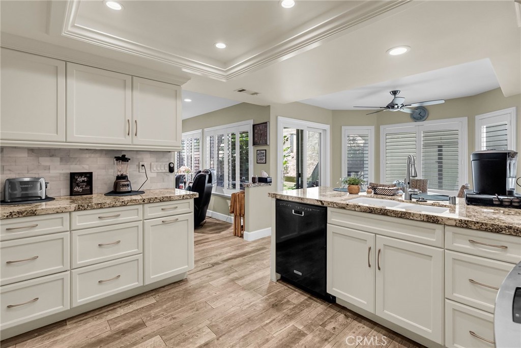 11322 Breithorn Court Riverside, CA 92503 - Photo 17 of 41