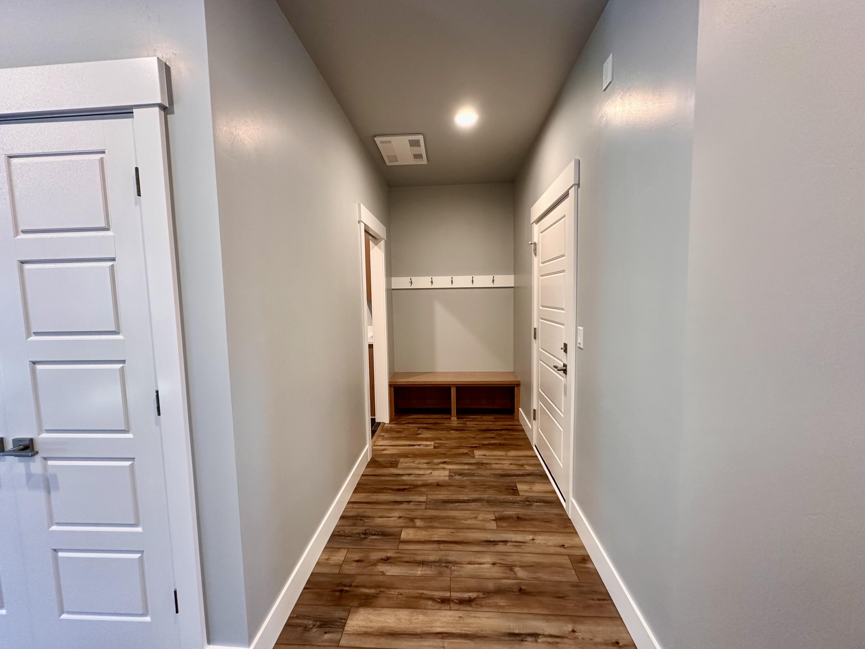 324 Randy Street Ashland, OR 97520 - Photo 21 of 35 Garage entry bench