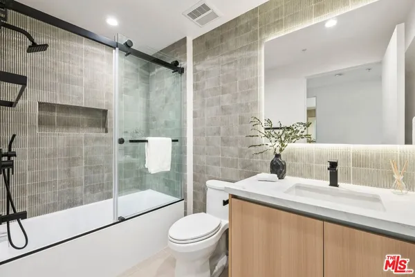 $4,400 | 1414 1/2 South Beverly Drive, Unit 102, Los Angeles, CA 90035