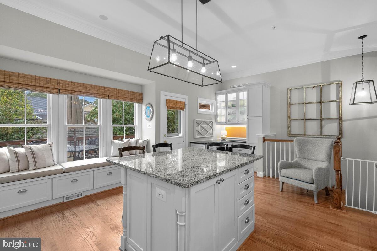354 Hart Road Gaithersburg, MD 20878 - Photo 15 of 66 Gourmet Kitchen with Bay Window seat and storage