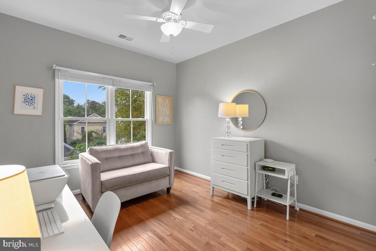 354 Hart Road Gaithersburg, MD 20878 - Photo 20 of 66 Upper Level 1 - Bedroom one