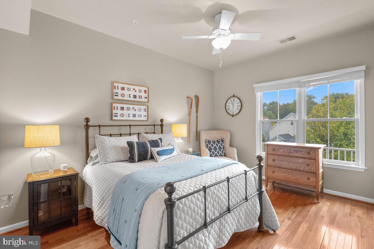 354 Hart Road Gaithersburg, MD 20878 - Photo 22 of 66 Upper Level 1 - Bedroom two