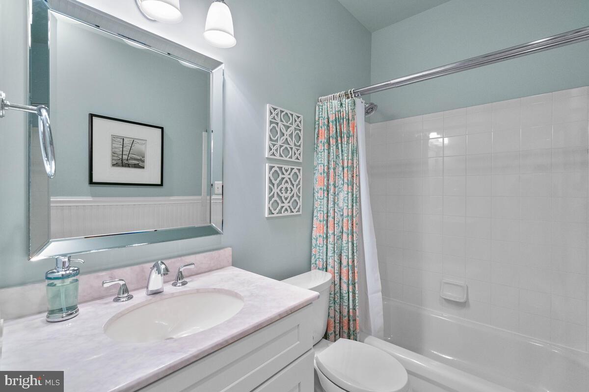 354 Hart Road Gaithersburg, MD 20878 - Photo 24 of 66 Upper Level 1 - Reovated Full Bathroom