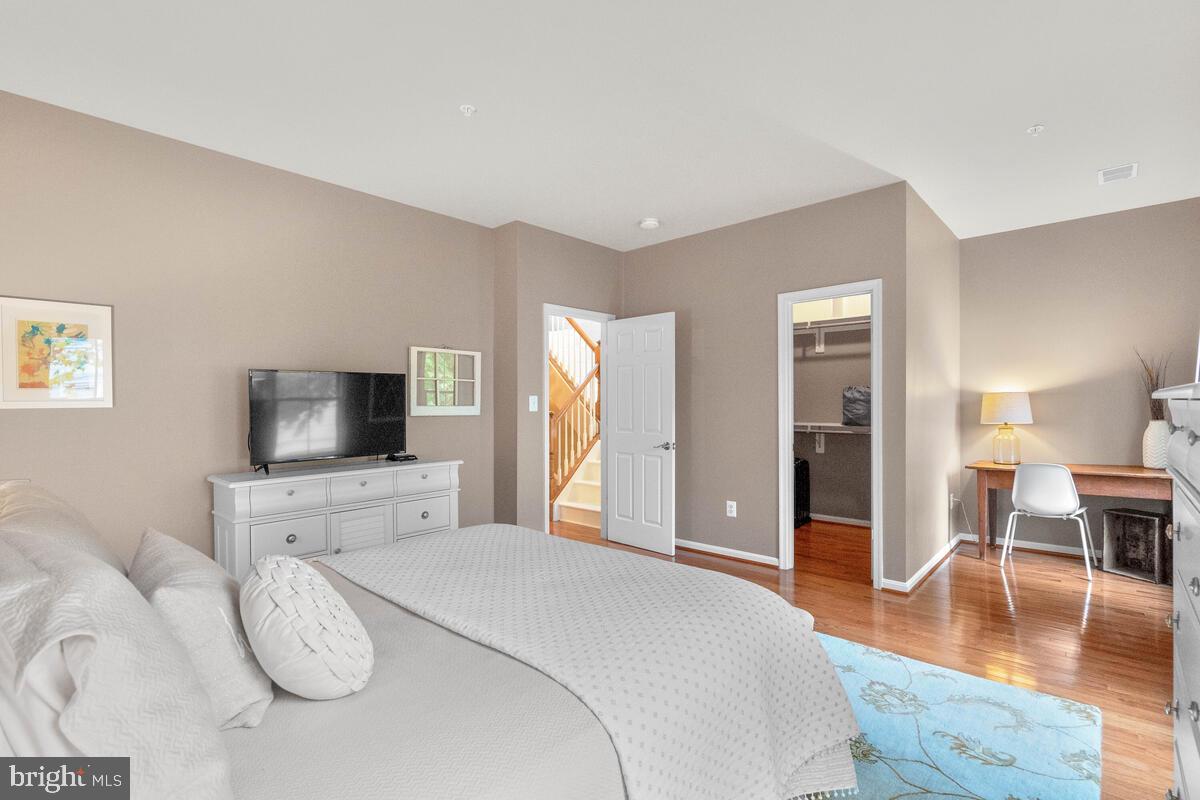 354 Hart Road Gaithersburg, MD 20878 - Photo 26 of 66 Upper Level 1 - Bedroom three