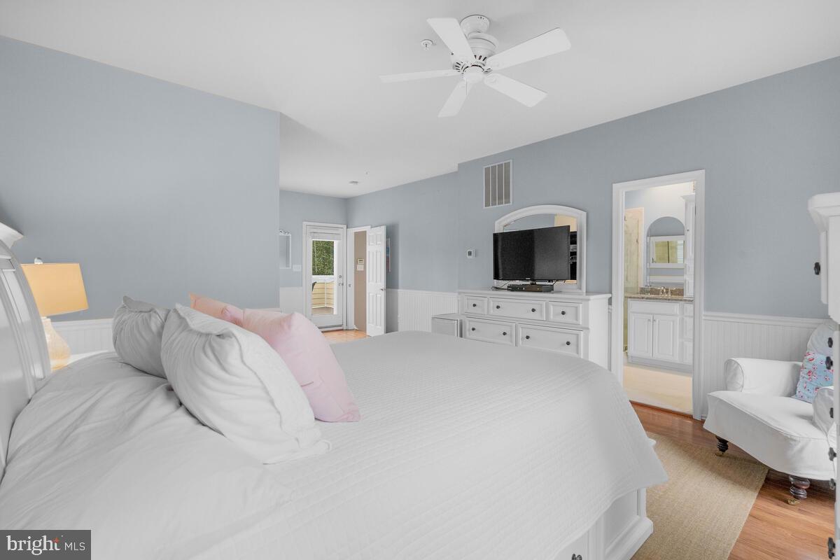 354 Hart Road Gaithersburg, MD 20878 - Photo 29 of 66 Upper Level 2 - Primary Suite
