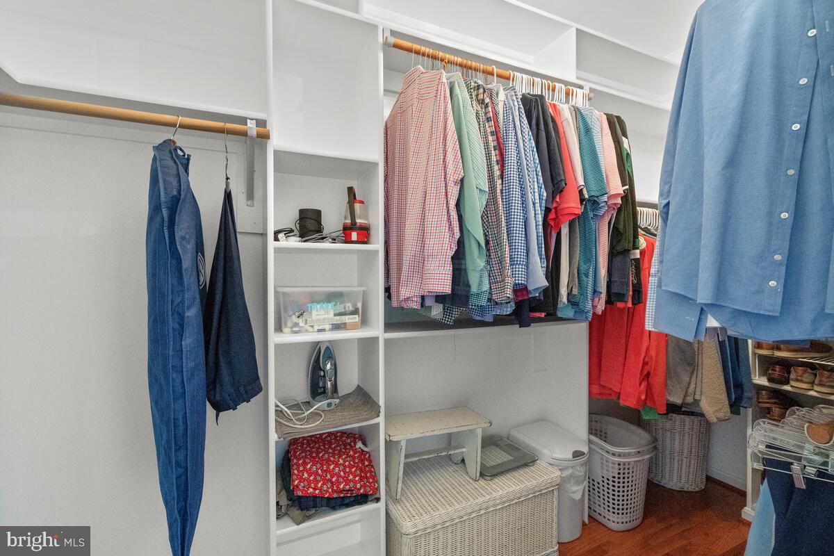 354 Hart Road Gaithersburg, MD 20878 - Photo 30 of 66 Upper Level 2 - Walk-in Closet