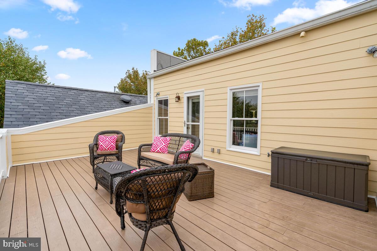 354 Hart Road Gaithersburg, MD 20878 - Photo 34 of 66 Upper Level 2 - Private Deck
