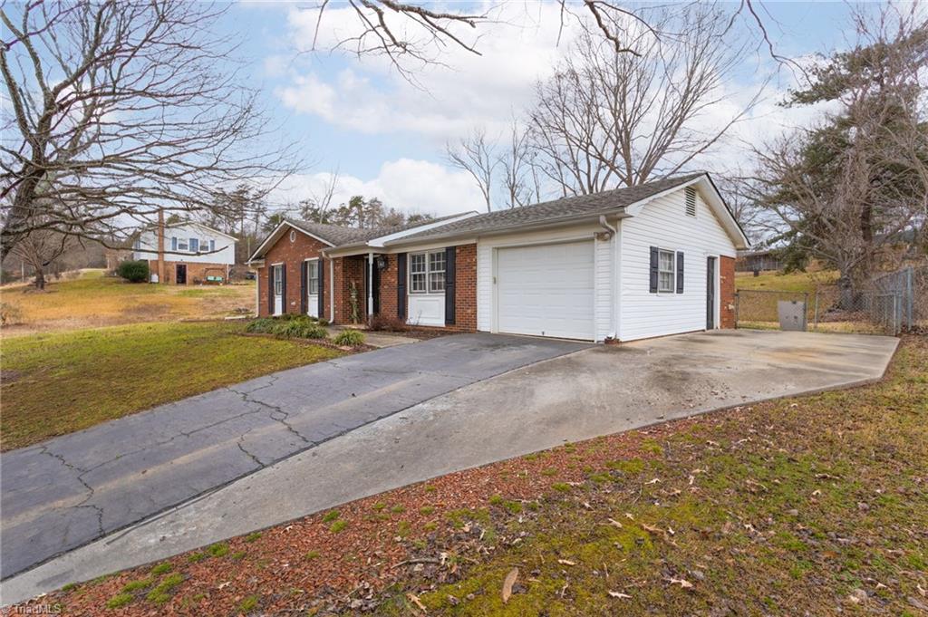 128 Foxdale Road King, NC 27021 - Photo 3 of 25