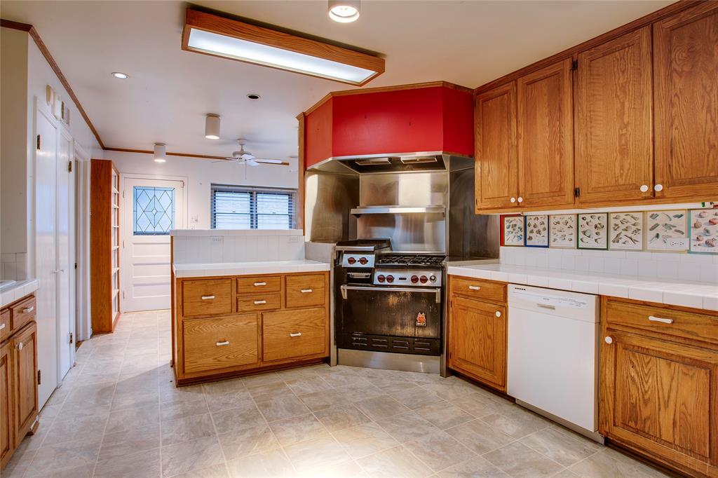 1439 Jr Drive Dallas, TX 75208 - Photo 9 of 39 a kitchen with stainless steel appliances granite countertop a stove and a refrigerator